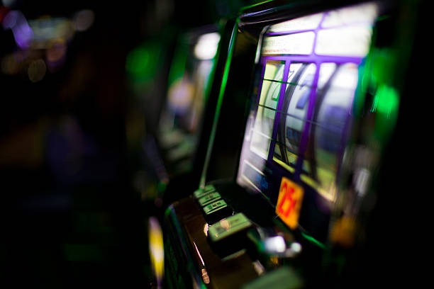 Sweet Bonanza slot game on mobile showing cluster-pay symbols and free-spin bonus trigger